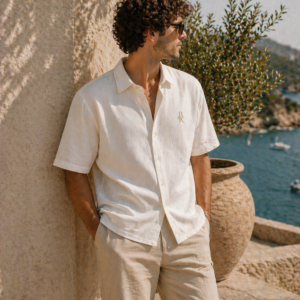 chemise en lin – l’élégance solaire de la dolce vita